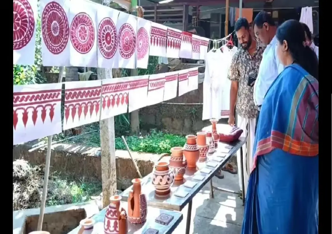 Kaavi art finds modern voice through design workshop in Havanje - News Karnataka