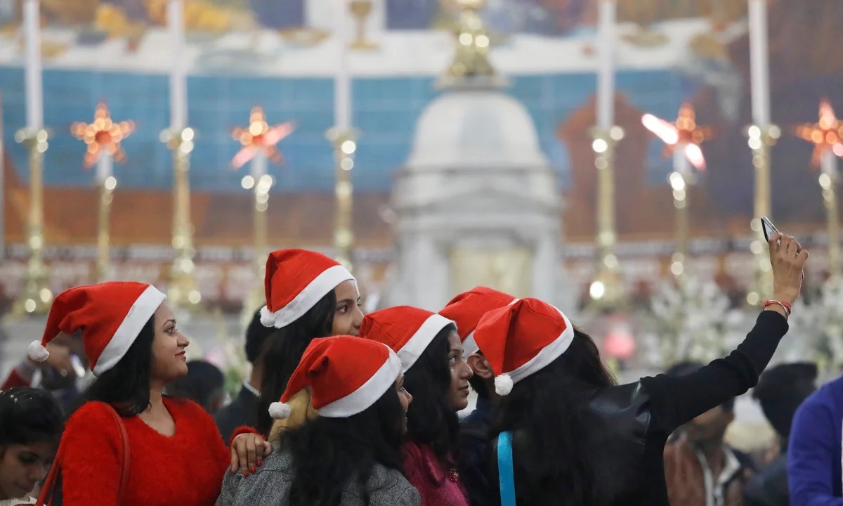 Kerala Lok Bhavan Christmas row sparks wider debate on religious freedom - News Karnataka