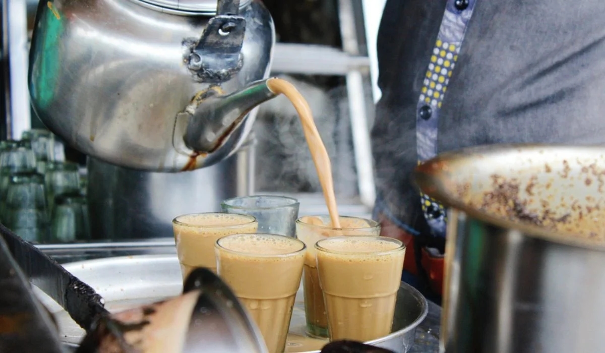 Kerala tea shop goes viral for trading food and chai for coconuts - News Karnataka