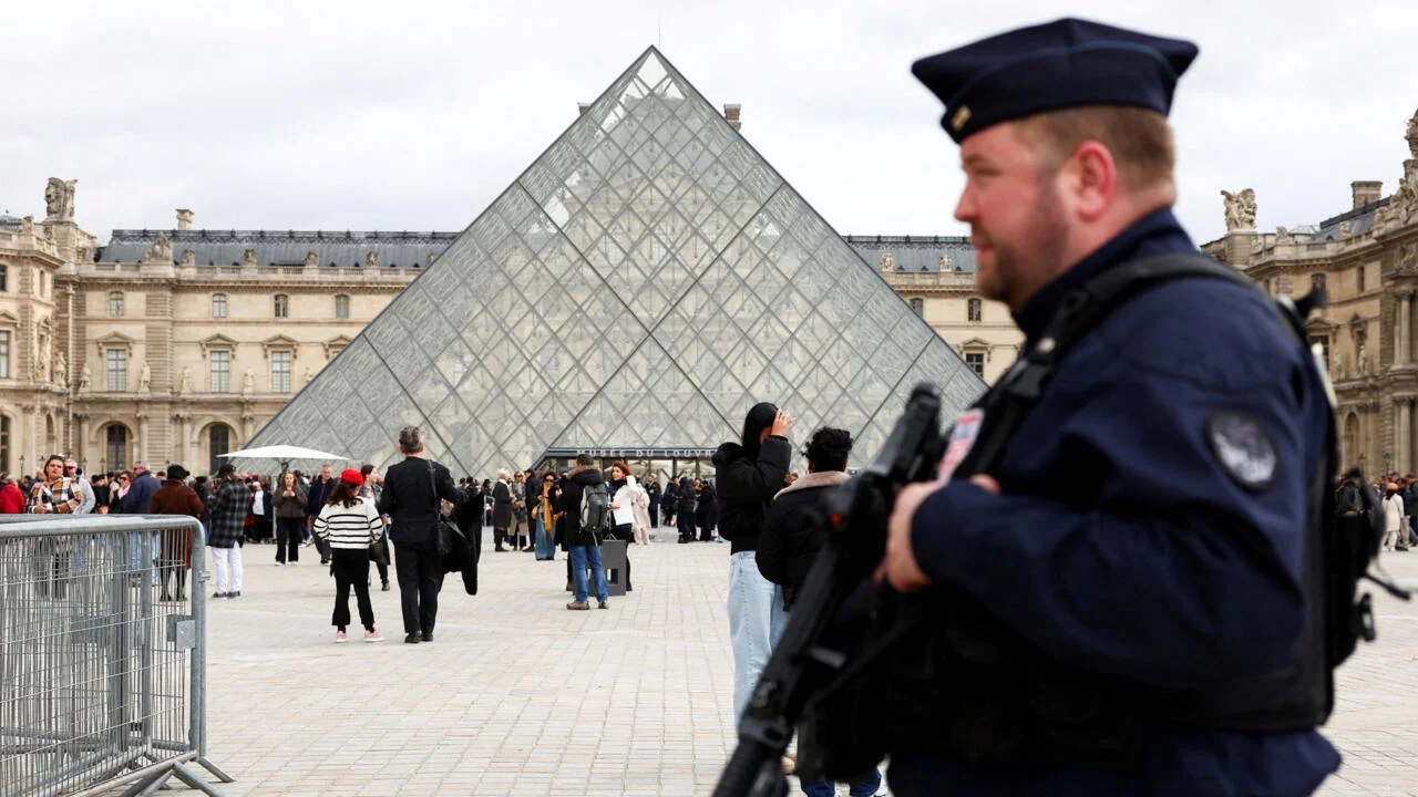 Louvre thieves escaped in just 30 seconds, probe finds shocking security lapses - News Karnataka