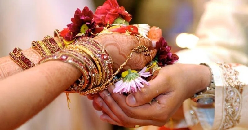 Love marriage sparks gunfire threat; couple rescued in MP village - News Karnataka