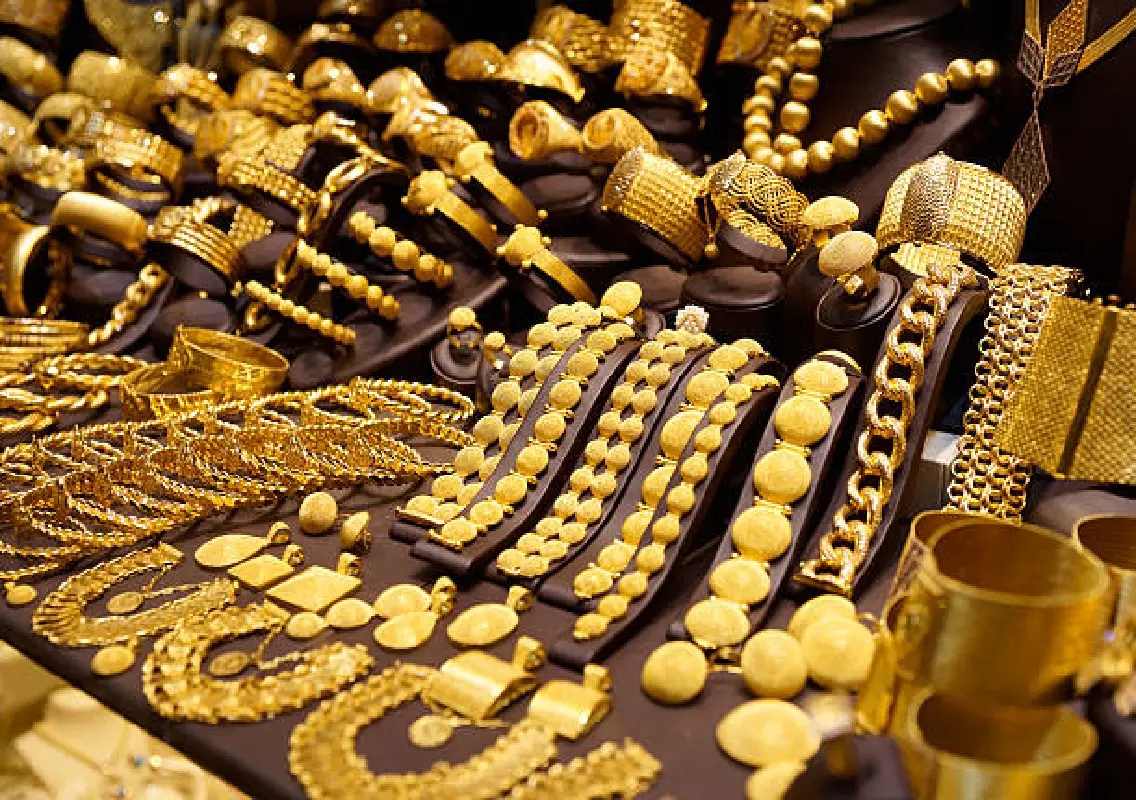 Man posing as CMO officer cheats Mumbai jeweller of ₹2.8 crore; case filed - News Karnataka