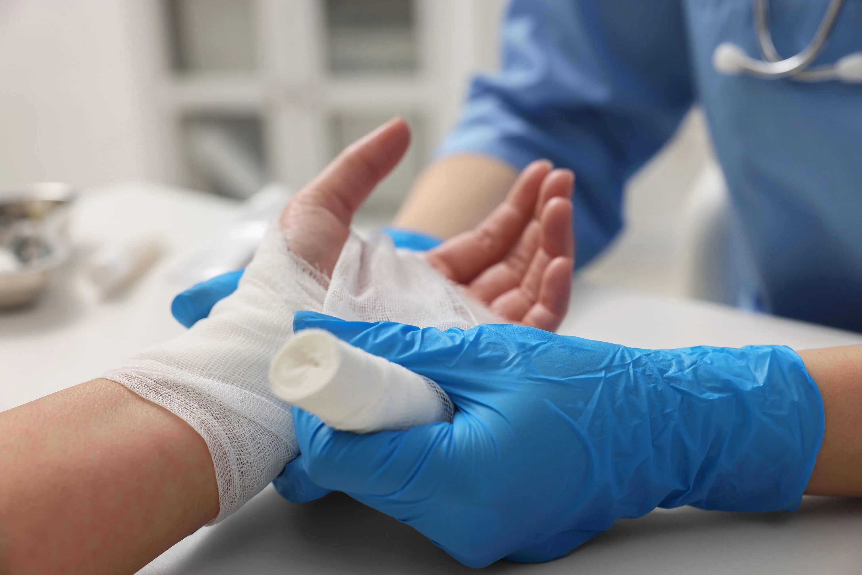 Man suffers severe burns after self-harm attempt outside Bombay High Court - News Karnataka