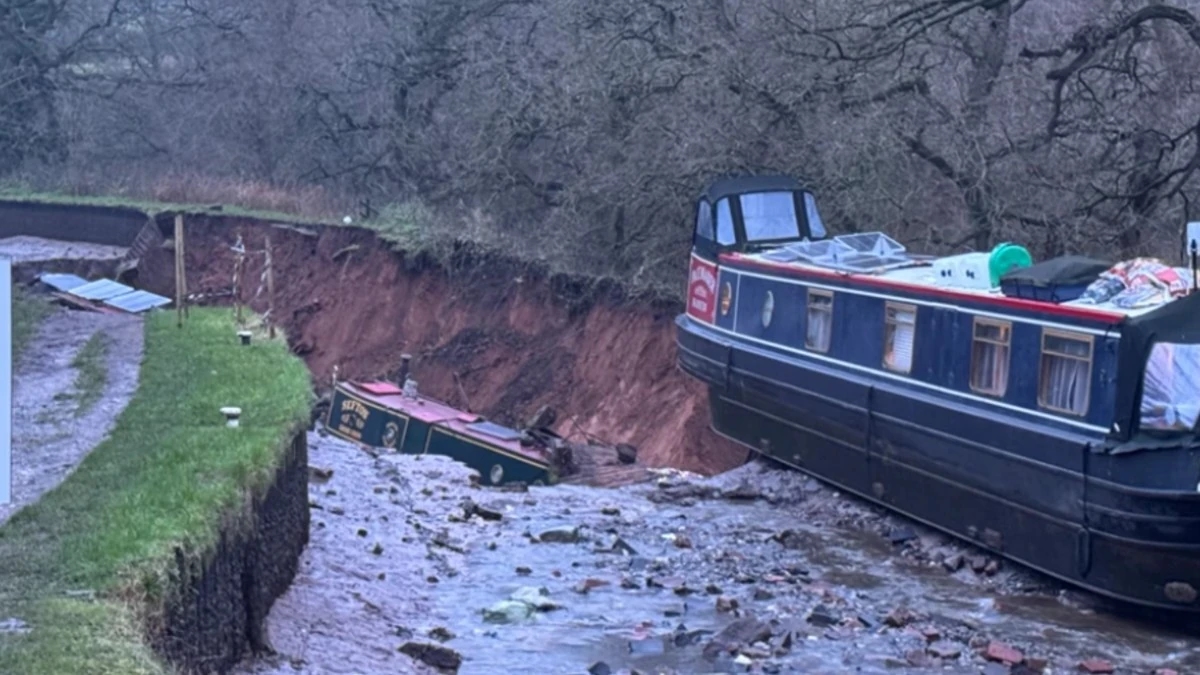 Massive sinkhole in Shropshire canal traps boats, major incident declared - News Karnataka