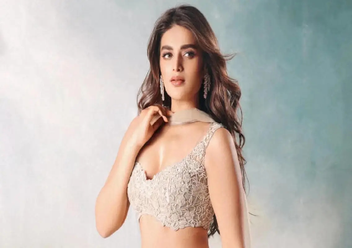 Niddhi Agerwal posts dance video after Hyderabad mall mob incident - News Karnataka