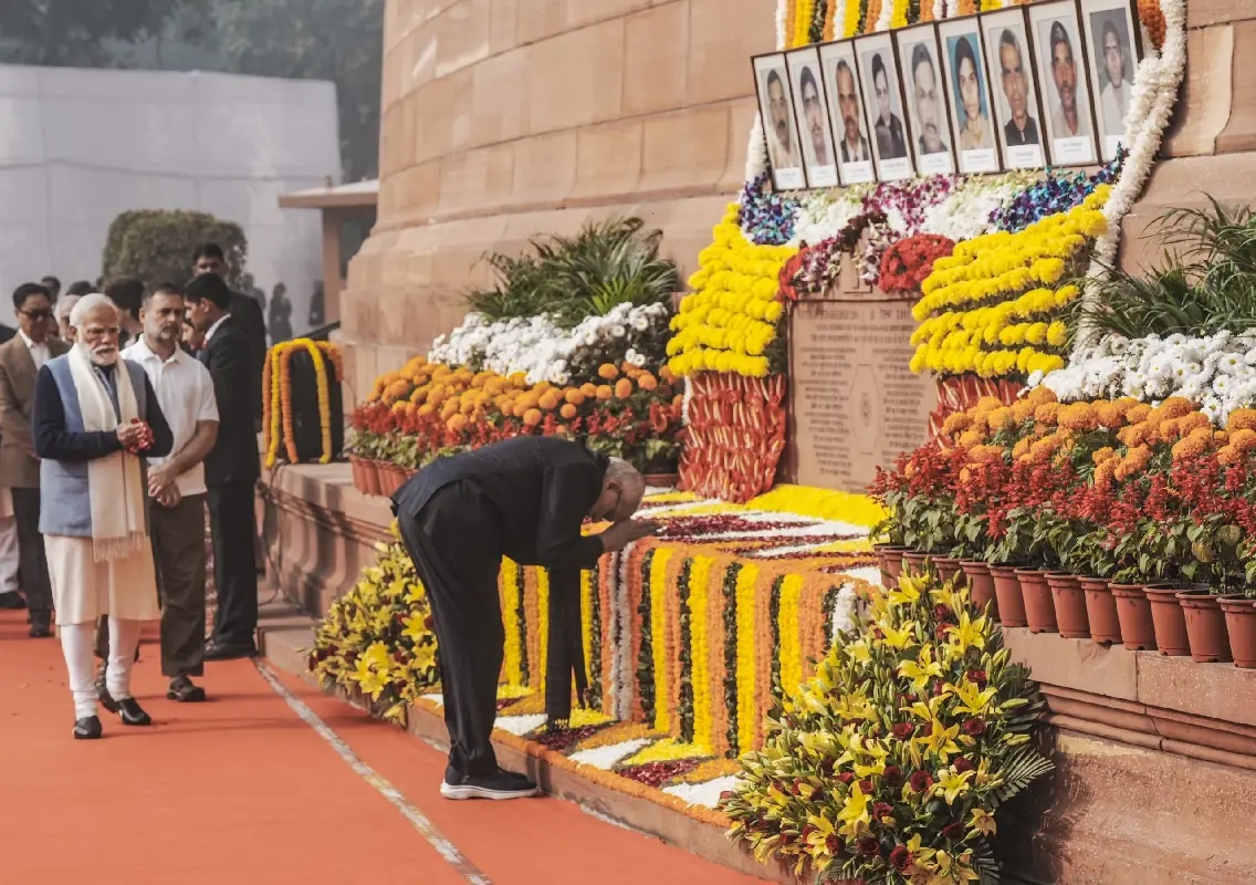 Parliament attack anniversary: leaders pay tribute to fallen heroes: WATCH - News Karnataka
