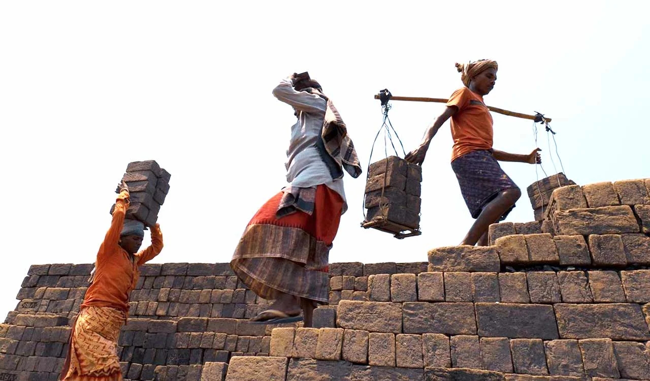 Rajasthan Police rescue 53 tribal labourers from captivity in Maharashtra - News Karnataka