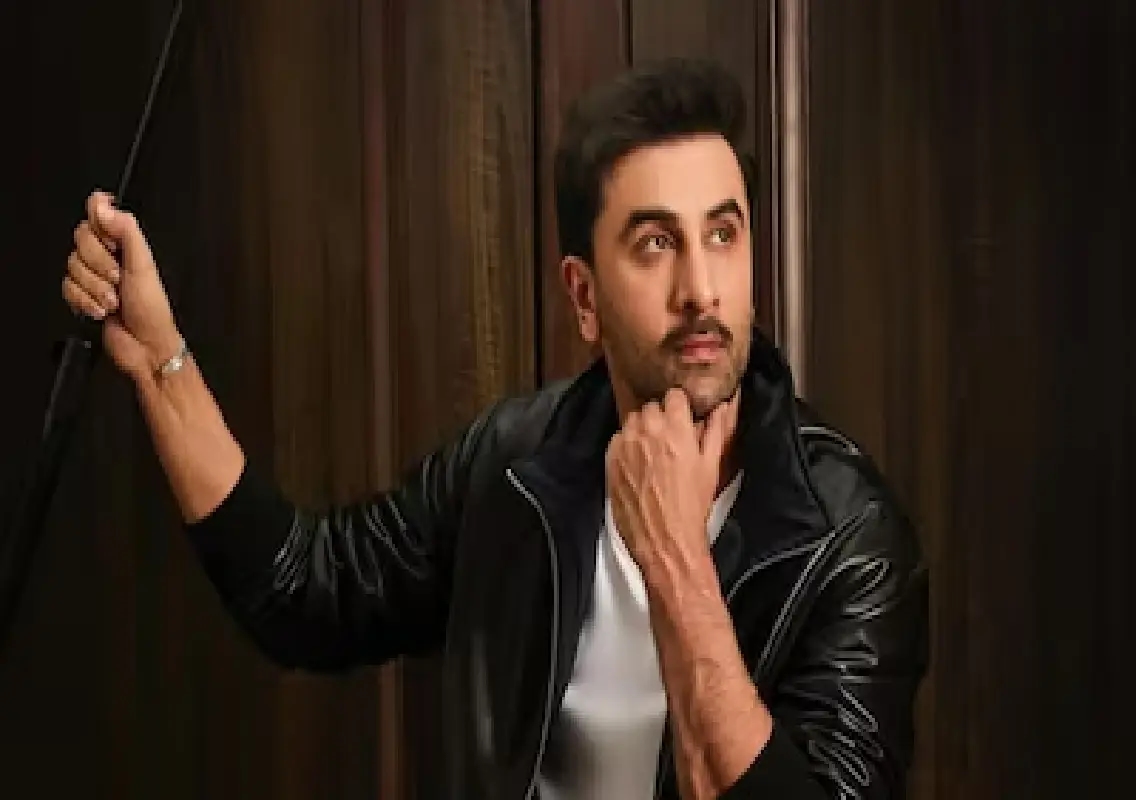Ranbir Kapoor faces backlash from paparazzi outside SLB office: WATCH - News Karnataka