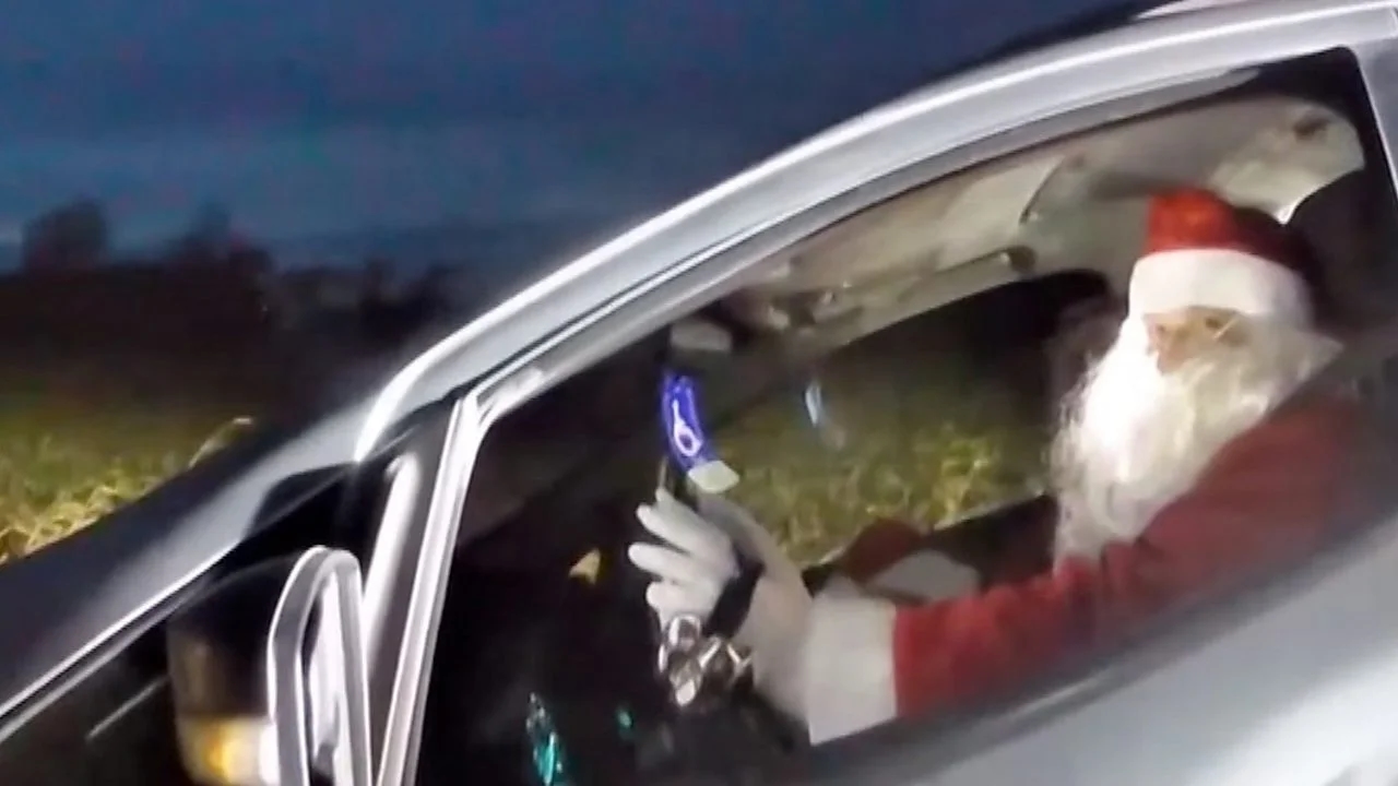 Santa Claus stopped for speeding in Ohio, police let him off with a smile - News Karnataka