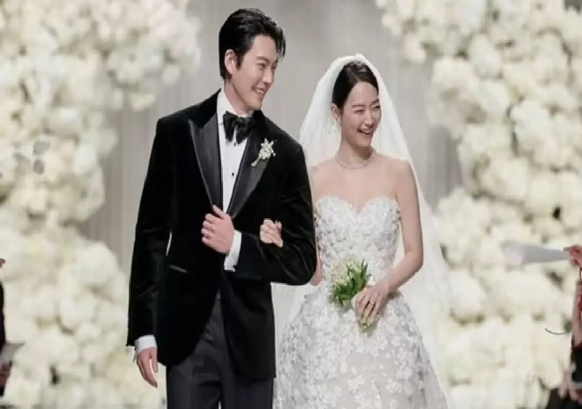 Shin Min-a, Kim Woo-bin marry in dreamy winter wedding - News Karnataka