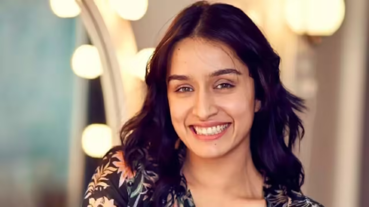 Shraddha Kapoor’s sweet reply on KBC 17 moment wins hearts online - News Karnataka