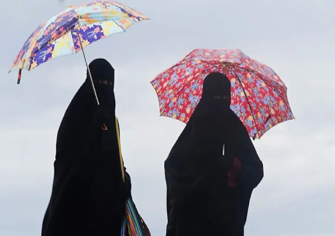 Six students booked for protest against burqa-niqab ban at Mumbai college - News Karnataka