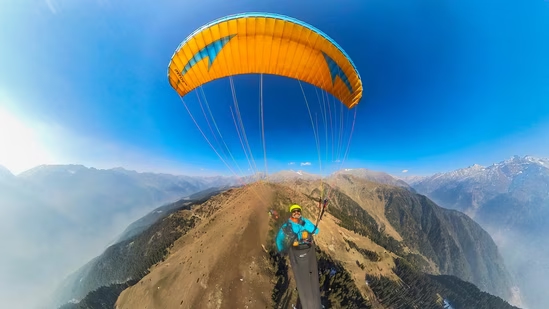 Tandem paragliding pilot dies in crash at Bir Billing - News Karnataka