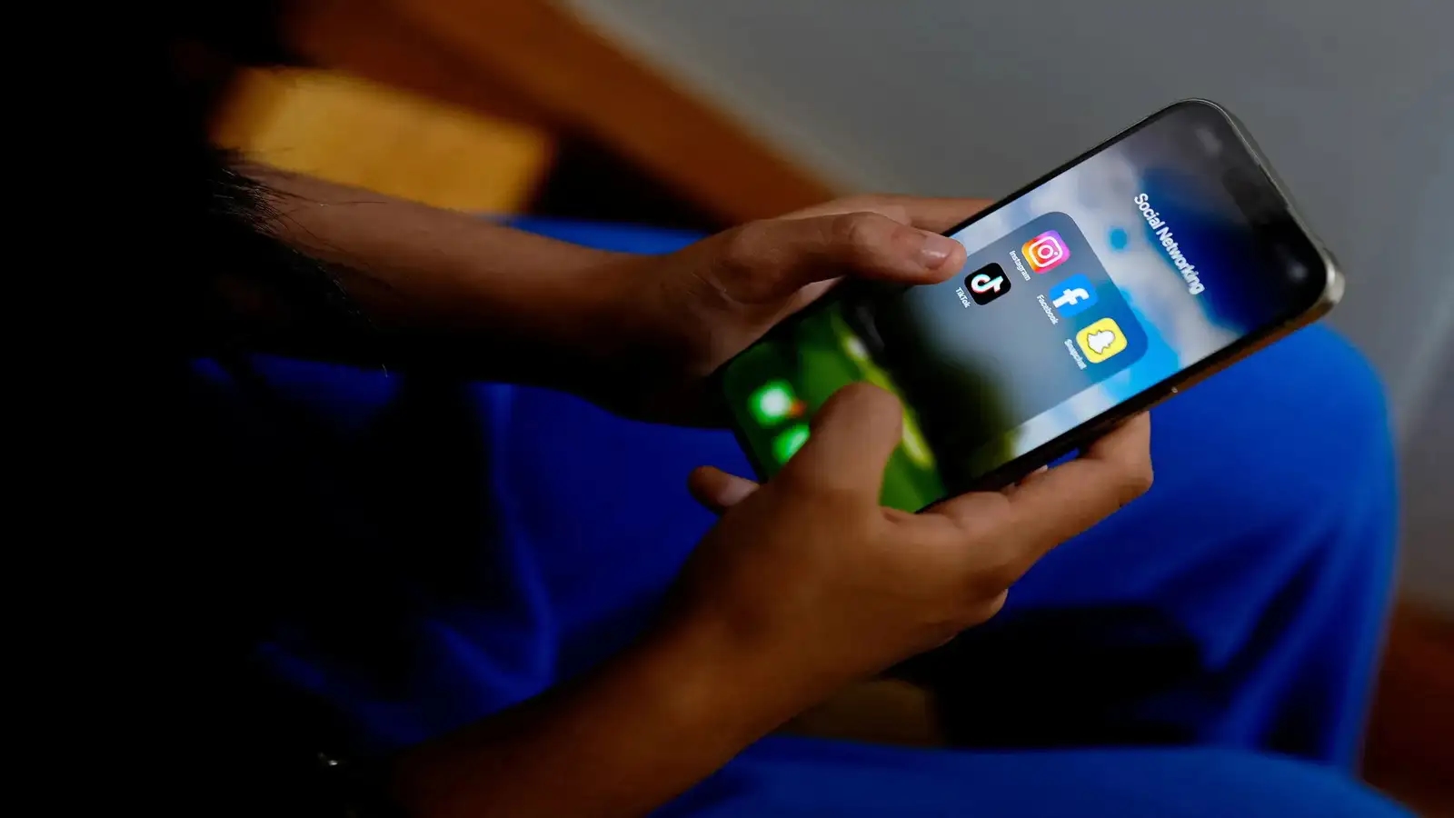 Teen social media ban sparks rush to new apps, experts warn - News Karnataka