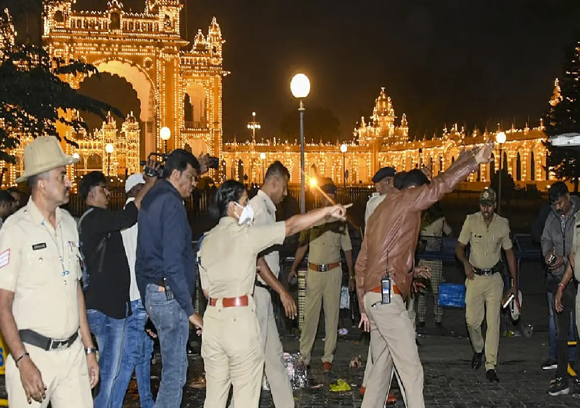 Three dead in Mysuru balloon gas cylinder blast near Palace - News Karnataka