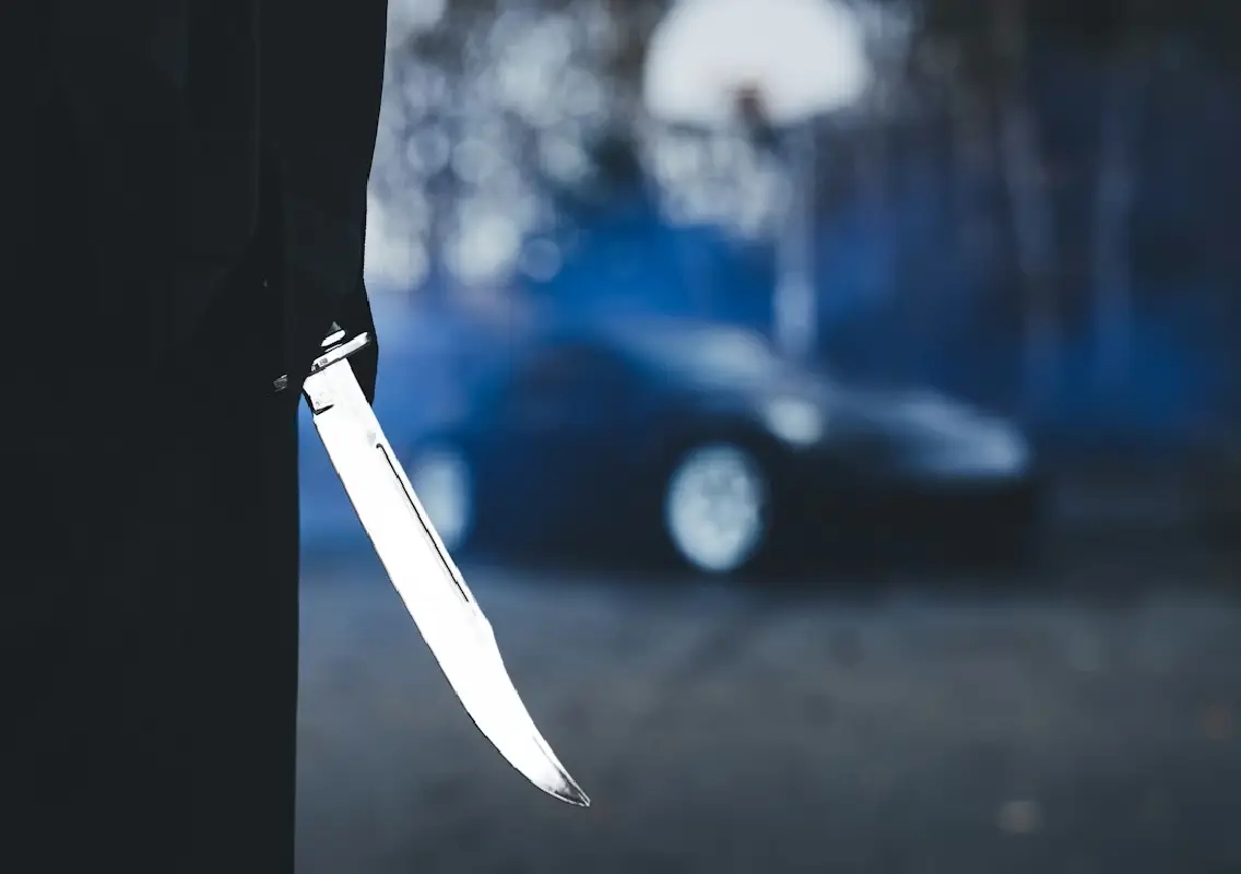 Three injured in stabbing after traffic honking dispute - News Karnataka