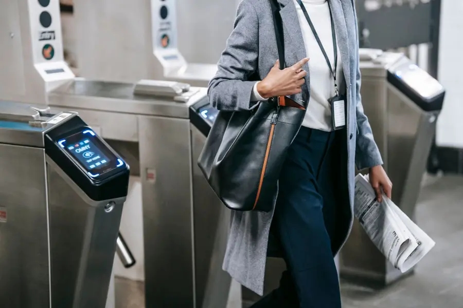 Travel influencer’s scam scare at Delhi station sparks debate - News Karnataka