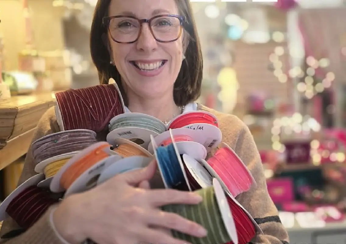 UK shop sells over 10km of velvet ribbon amid viral Christmas trend - News Karnataka