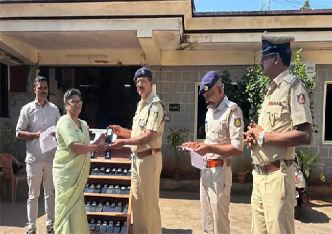 Udupi police recover 60 stolen mobile phones worth ₹8.85 lakh - News Karnataka