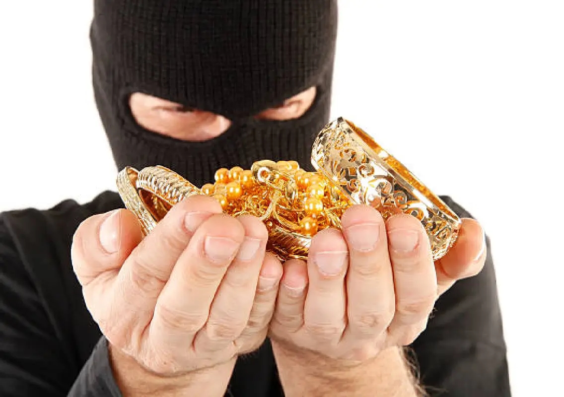 Jewellery and cash worth Rs 15 lakh stolen on Mangaluru–Mumbai bus - News Karnataka