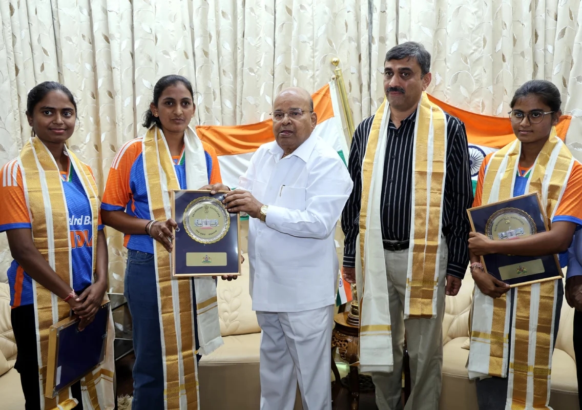 Governor felicitates Karnataka women from India’s blind cricket World Cup triumph - News Karnataka