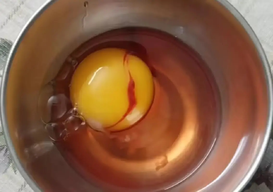 ‘Blood-red’ egg shocks netizens, experts say it is usually safe to eat - News Karnataka
