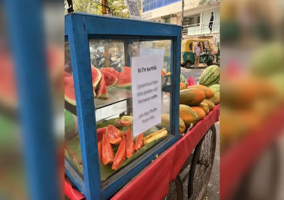 ‘Peak Bengaluru’ moment as kind note boosts fruit vendor’s sales - News Karnataka