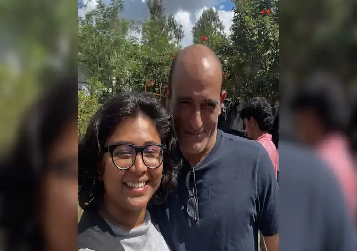 Akshaye Khanna smiles on Mahakali sets in Telugu debut - News Karnataka