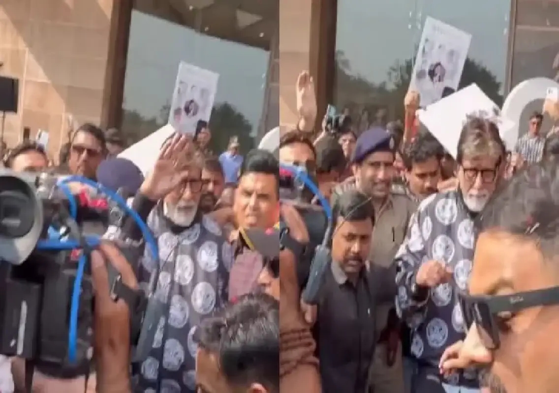 Amitabh Bachchan caught in minor stampede during Surat visit: WATCH - News Karnataka
