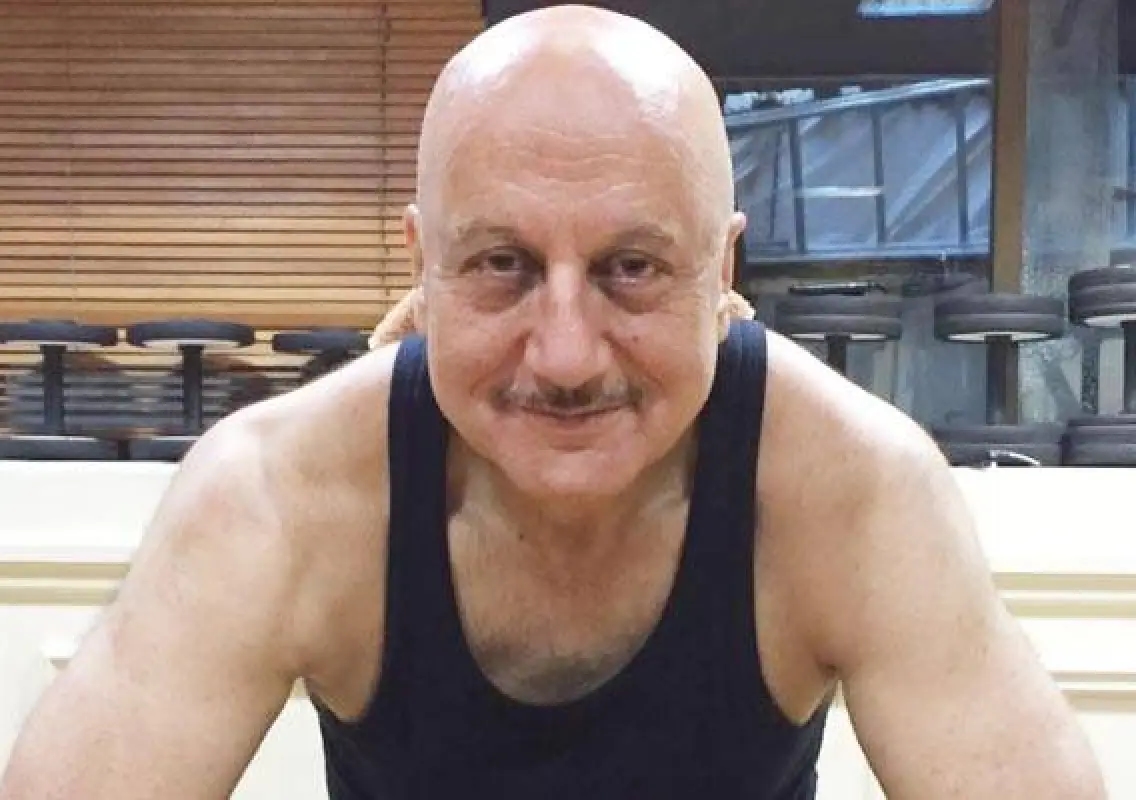 Anupam Kher and Ravi Kishan’s gym moment inspires fans - News Karnataka