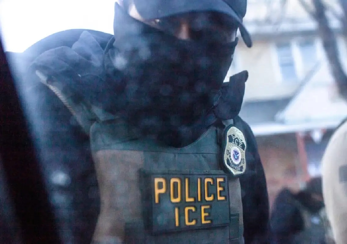 Armed resident seen guarding home amid ICE raids in Minnesota - News Karnataka