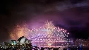 Australia pauses New Year celebrations to honour Bondi terror attack victims - News Karnataka