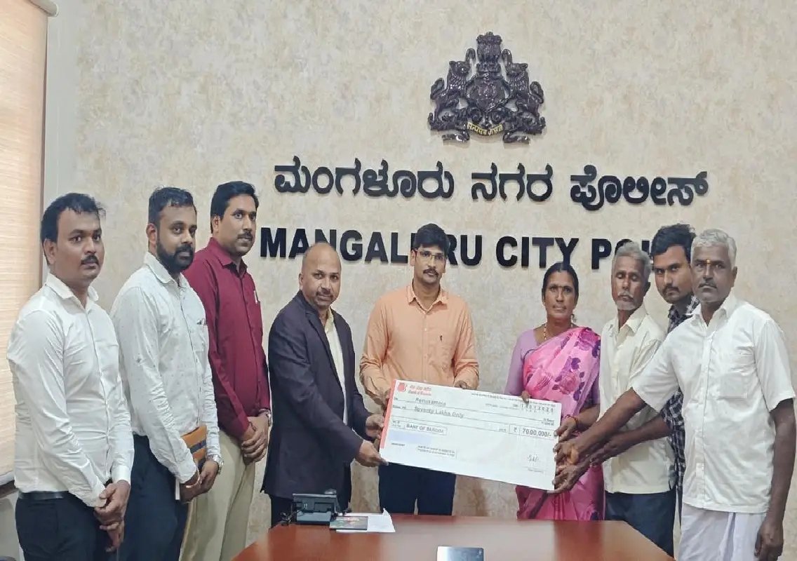 Bereaved constable’s family receives ₹70 lakh insurance cheque - News Karnataka