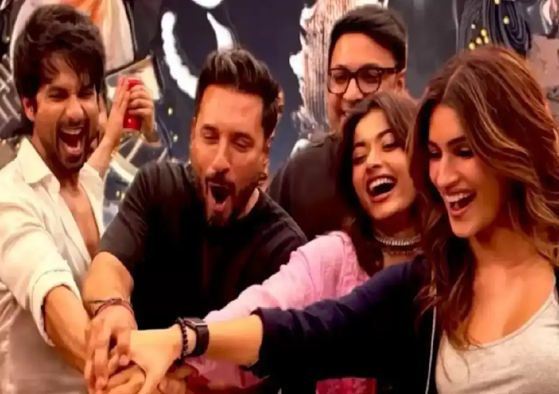 Cocktail 2 shoot wraps up, Homi Adajania shares glimpse with cast - News Karnataka