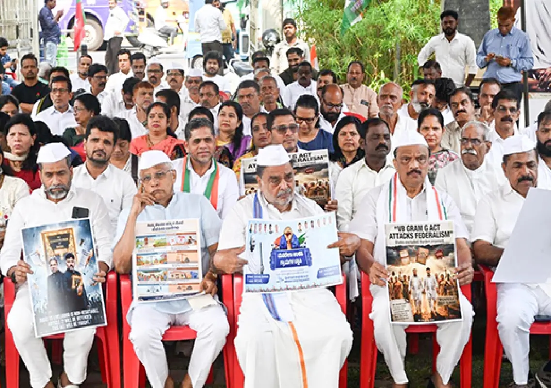 Congress stages fasting satyagraha in Mangaluru over MGNREGA amendments - News Karnataka