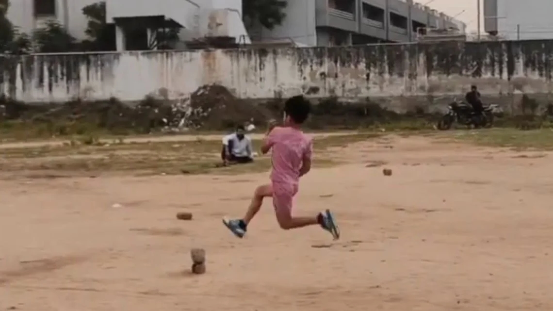 Eight-year-old boy’s perfect Brett Lee action goes viral online - News Karnataka