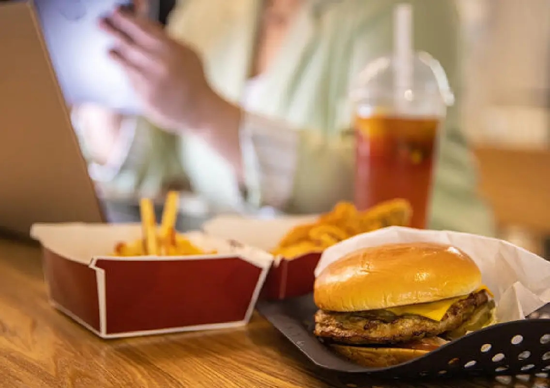Fast food giants slash prices as customers push back on rising bills - News Karnataka