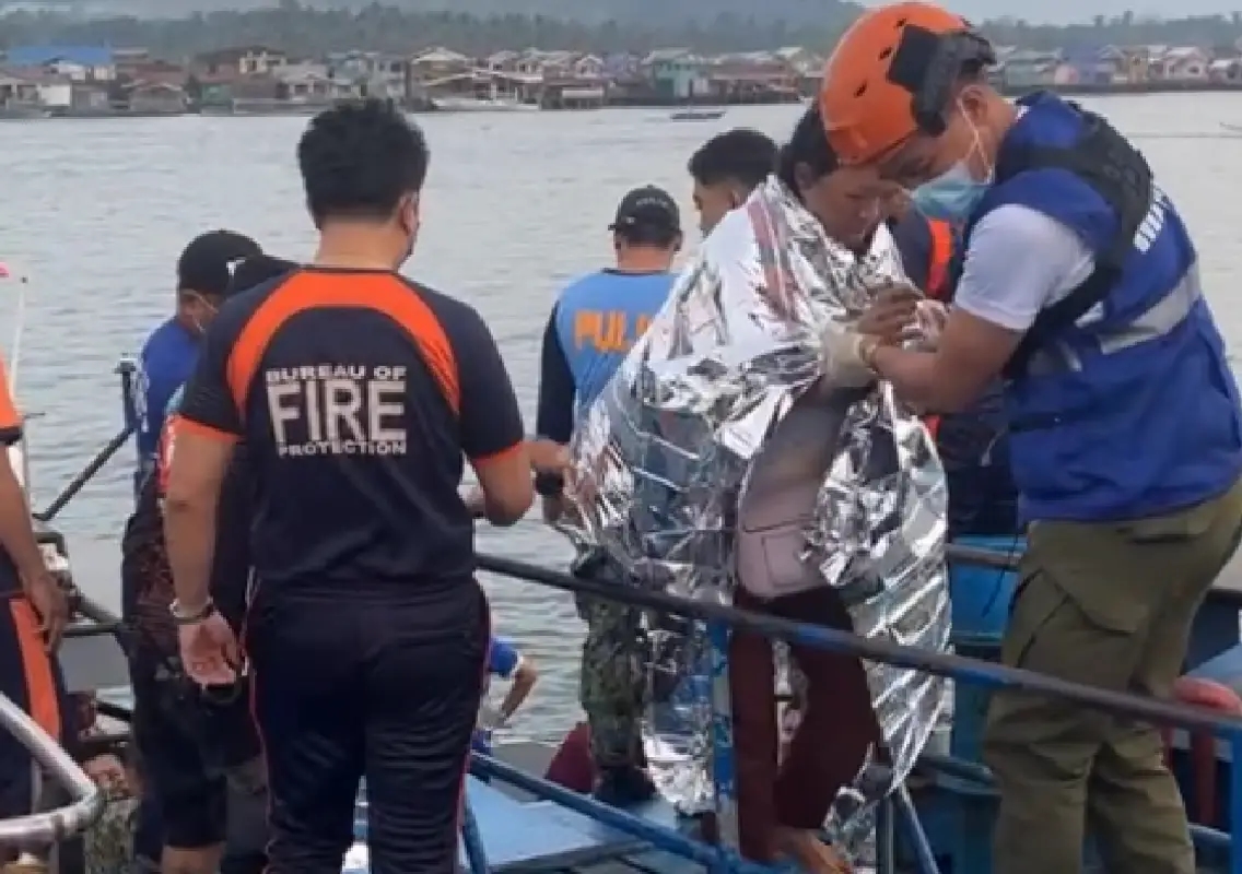 Ferry sinks off Philippine island, at least 15 dead, hundreds rescued - News Karnataka