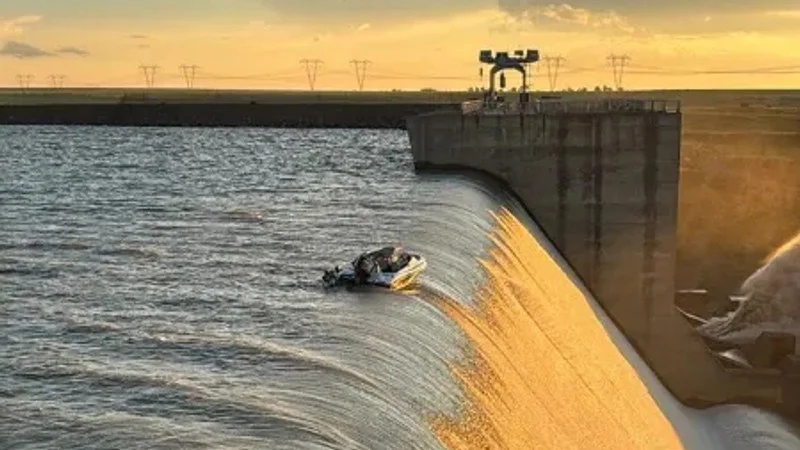 Four rescued as boat hangs over dam edge in South Africa - News Karnataka