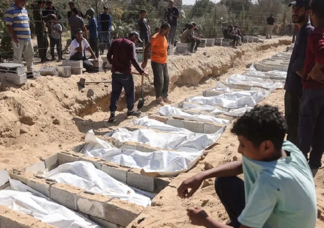 Gaza graves dug to retrieve one body, questions raised over stark double standards - News Karnataka