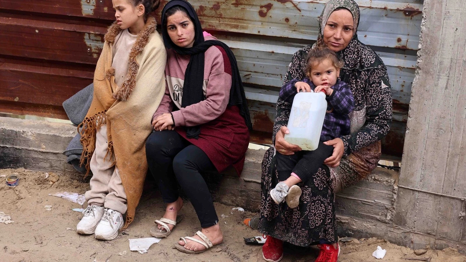 Gaza women welcome new year with hunger, loss and fragile hope - News Karnataka