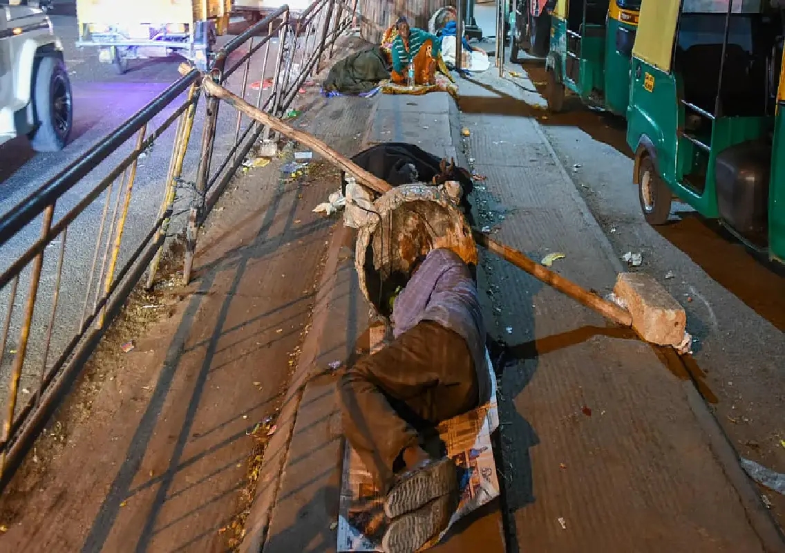 Homeless endure Bengaluru winter as shelters fail to offer refuge - News Karnataka