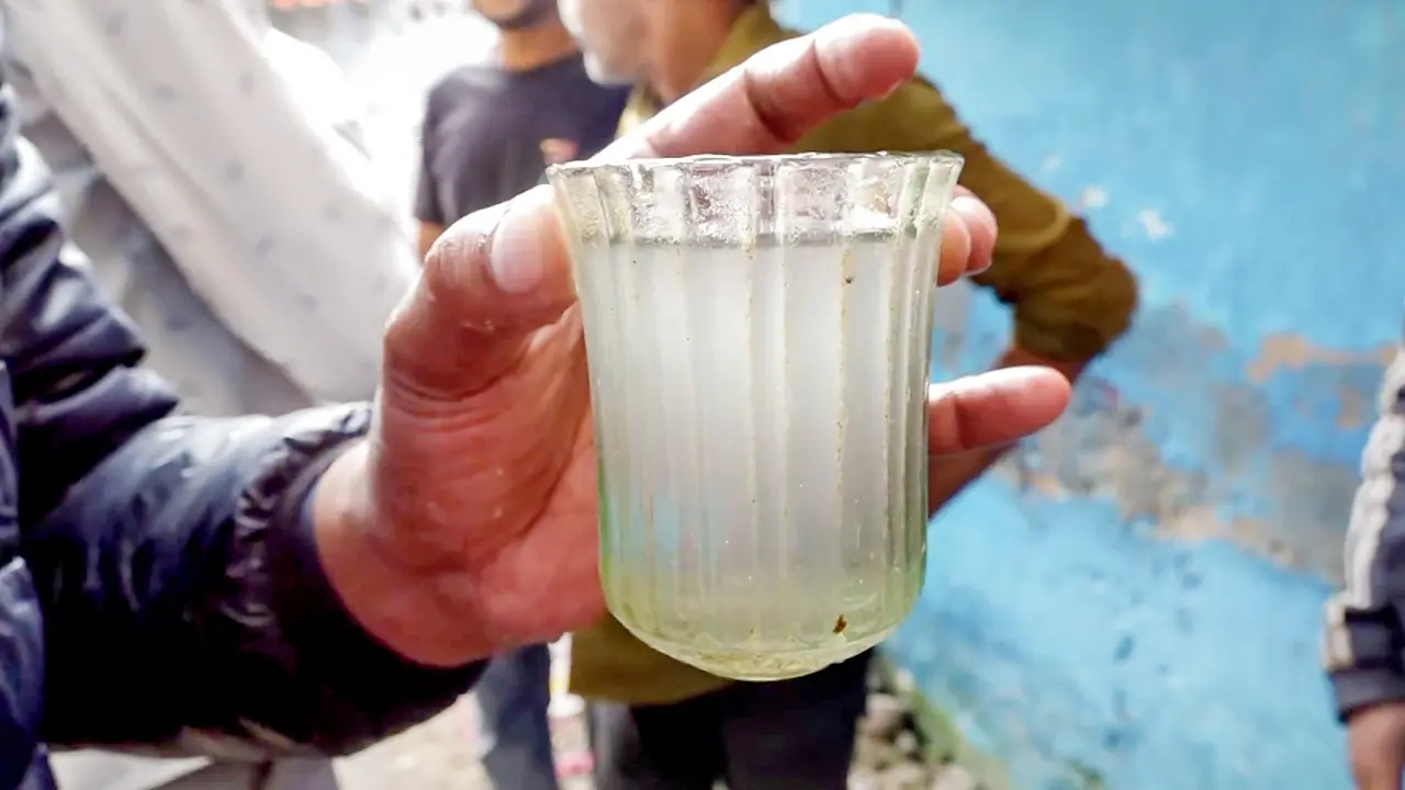 Indore tea stalls switch to bottled water amid fear after contamination deaths - News Karnataka