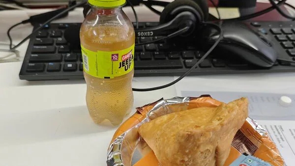 Interview surprise: job seeker gets samosa and cold drink - News Karnataka