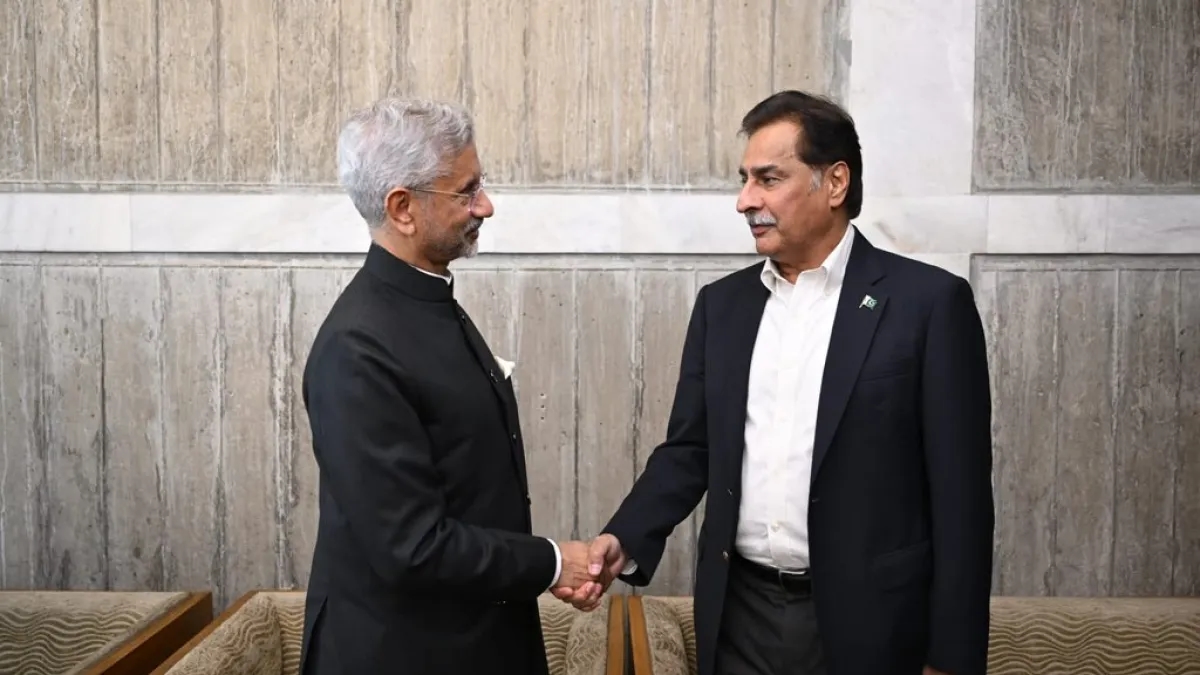 Jaishankar’s handshake with Pakistan leader sparks debate on ties - News Karnataka