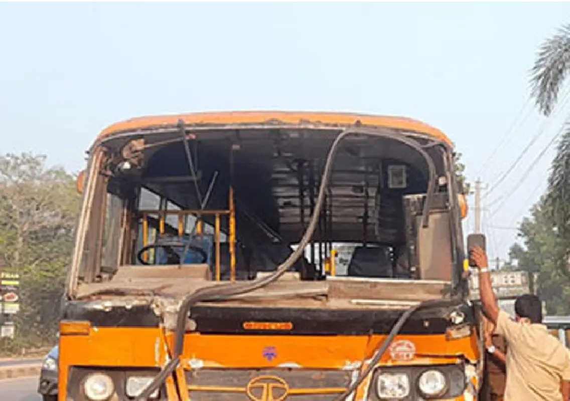 KSRTC bus rams four cars in chain accident near Adyar Katte - News Karnataka