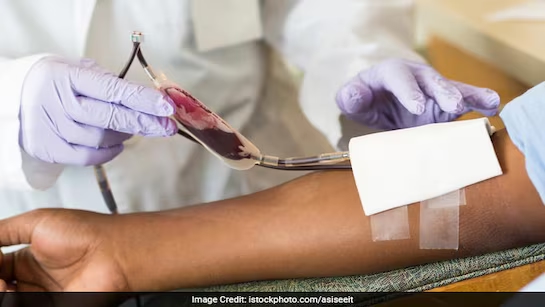 Lucknow police donate blood to save injured Class 9 girl after road accident - News Karnataka