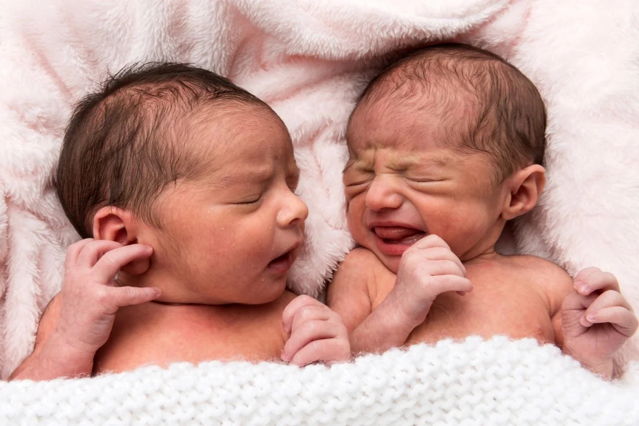 Mom delivers twins at home with help from husband and police officer - News Karnataka