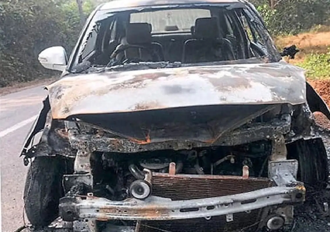 Moving car gutted in fire on Bantwal–Edapadavu highway - News Karnataka