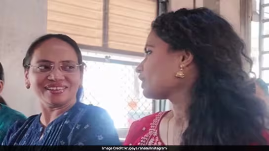 Mumbai local turns into reunion as woman meets school teacher after 10 years - News Karnataka